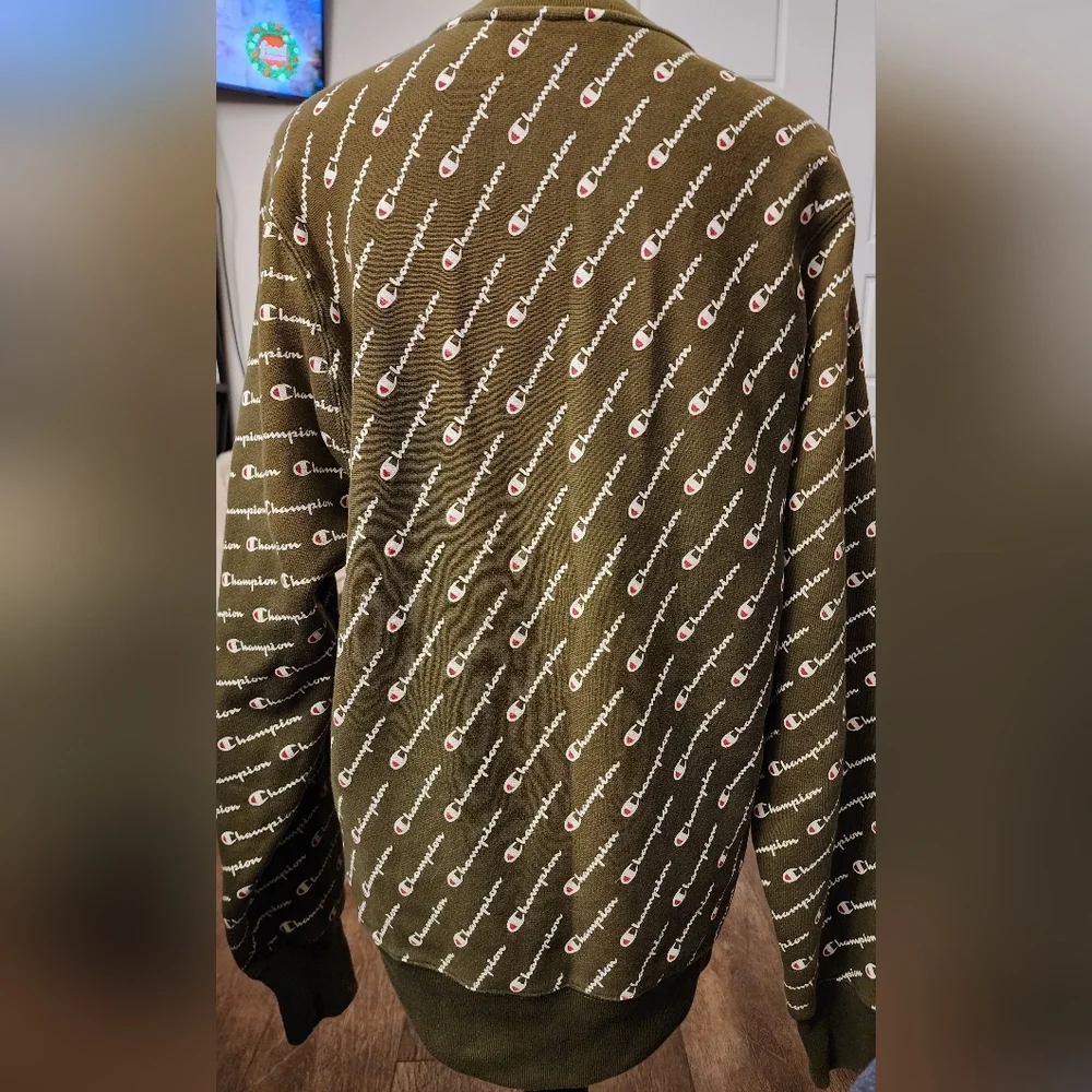 Preowned Champion,‎ size medium, men's pullover crew sweatshirt - Picture 3 of 8